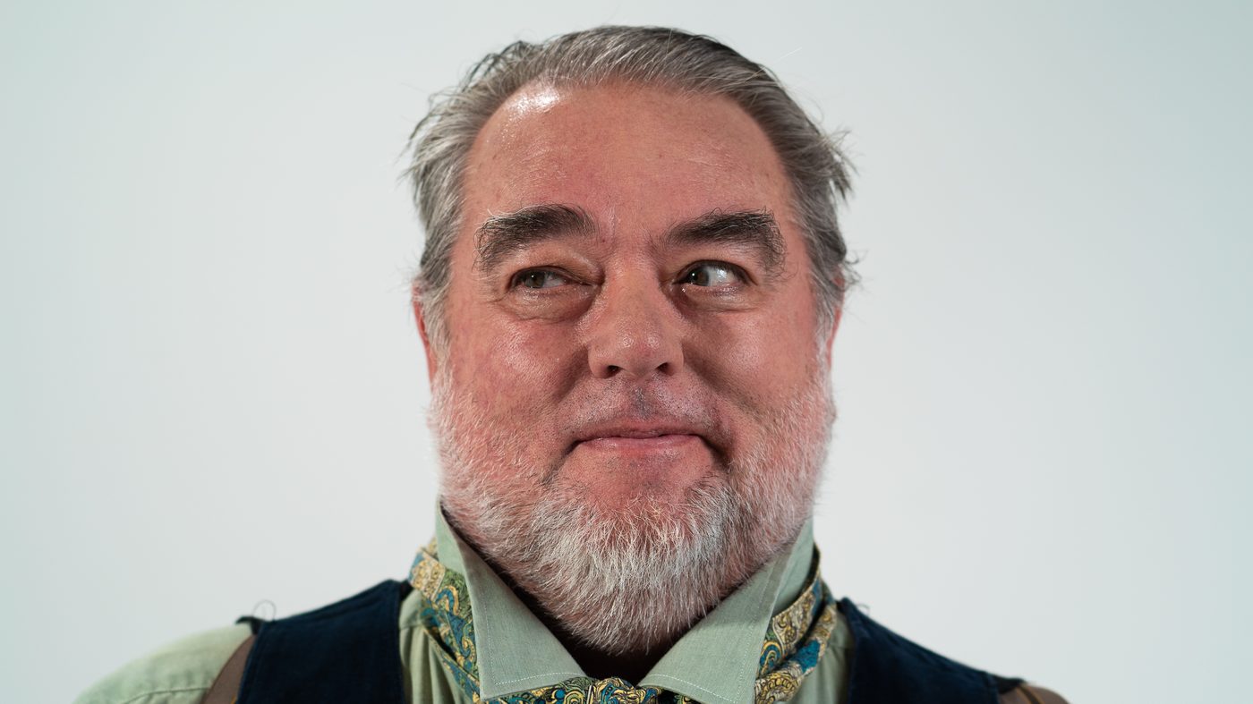The Claimant, played by Lajos Hamers